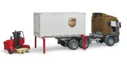 Bruder 03581 Scania R-serie UPS-Logistics Met Kooi-aap. -Bekend Speelgoeds Winkel Bruder 03581 Scania vrachtwagen logistiek UPS met kooi aap 2