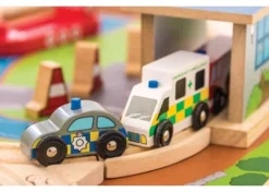 BigJigs BJT049 Treintafel Brandweer Spoortafel Houten Trein -Bekend Speelgoeds Winkel bigjigs bt049 brandwweer trein set en tafel 3