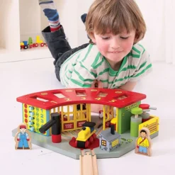 BigJigs BJT192 Rail Remise Voor 5 Treinen -Bekend Speelgoeds Winkel remise 5 treinen bijigs bjt192 1 1